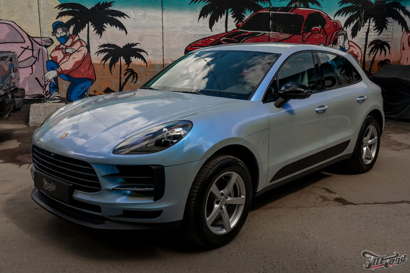 Оклеили Porsche Macan в потрясающий перламутровый голубой винил!